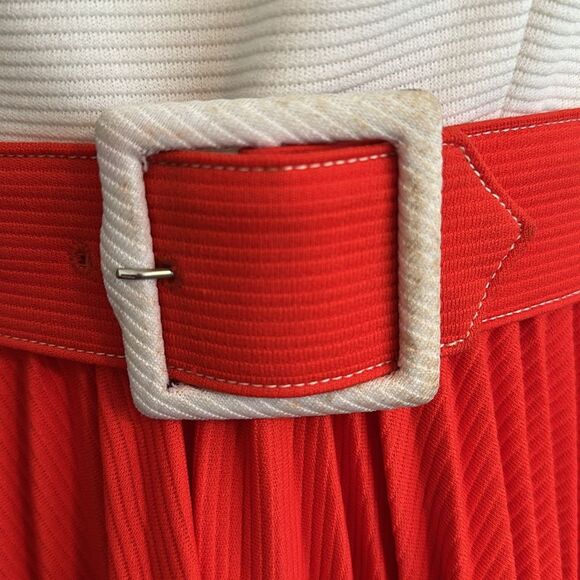 Vintage 60s/70s White & Red Sleeveless Knit Polyester Mini Dress with Belt - Picture 5 of 8